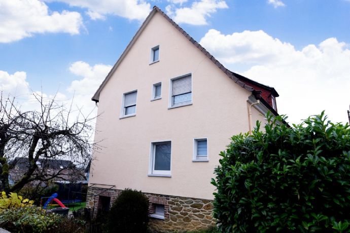 * Gepflegtes 1-2 Familienhaus in sonniger Lage von Leun-Stadt *