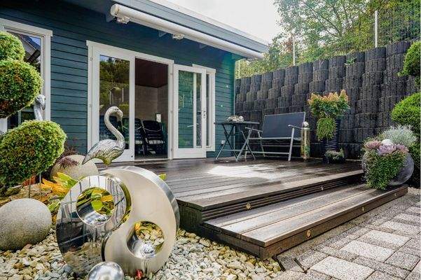 Gartenhütte mit Markise