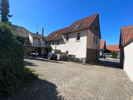 Zufahrt und Hof