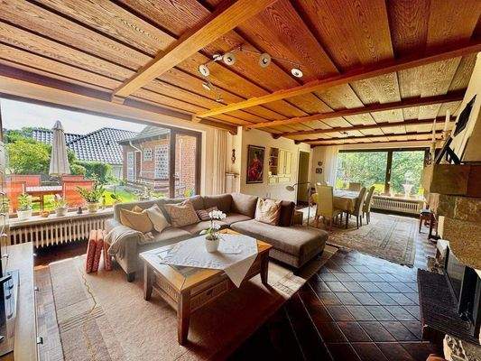 Wohnbereich mit Zugang zum Garten