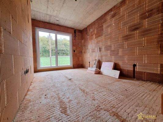 Zimmer mit Schrankraum