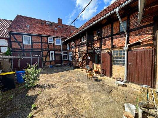 Rückseite + Nebengebäude