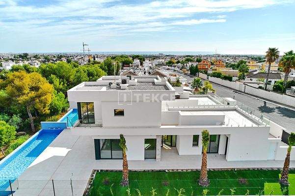 Modern Detached Villas with Pool and Parking in Monte Zenia