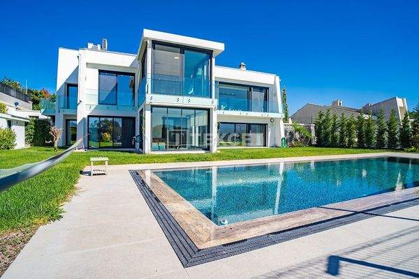 Detached Sea-View Villa with Private Pool in İzmir Urla