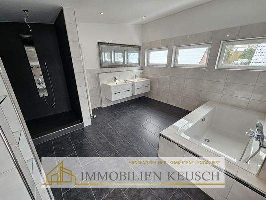 Dusch- und Wannenbad OG