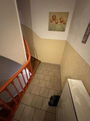 60 Treppenaufgang zum DG