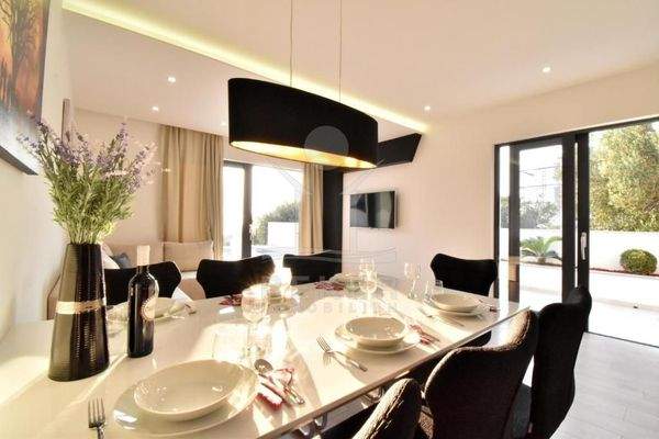 Moderne Ausstattung und traumhafter Meerblick