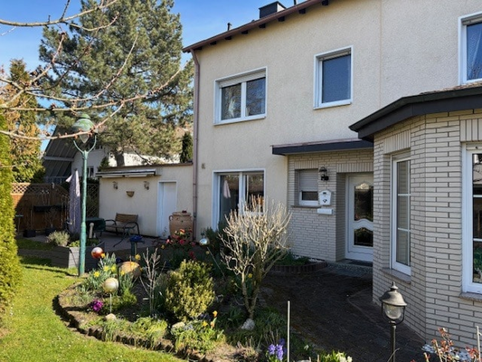 Gebäudeteil3-Garten&Eingang