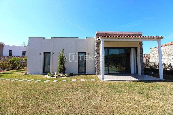 Detached Villas in a Project with Shopping Center in Bodrum