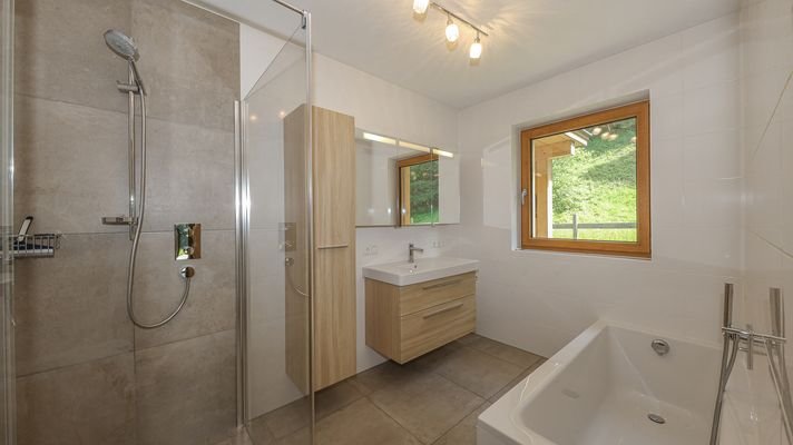 KITZIMMO-Mehrfamilienhaus in Alleinlage kaufen - Immobilien Oberndorf in Tirol.