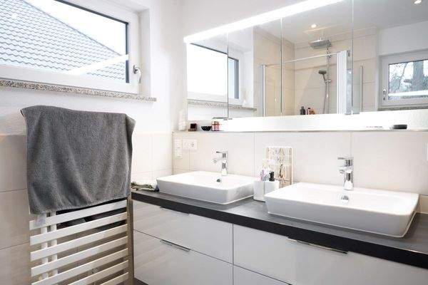 Bad mit Fenster 1. OG