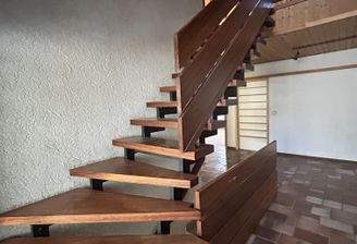 EG Treppenaufgang zum OG