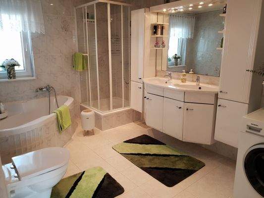 Badezimmer Haupthaus EG