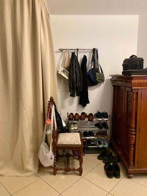 Die Garderobe am Eingangsbereich