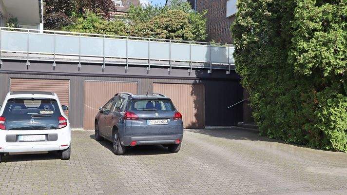 Garage mit Stellplatz