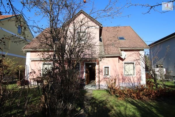 Schönes 135m² Wohnhaus mit schönen idylischen 423m² Hofgrundstück