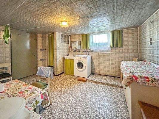 Partykeller und Waschraum_2