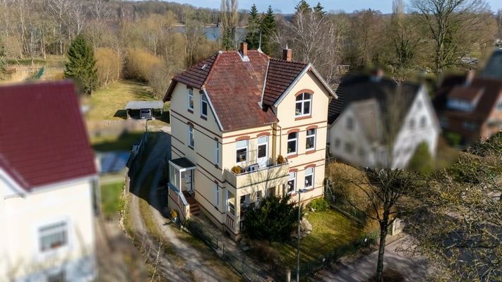 Seitliches Luftbild Haus