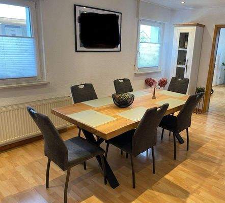 Esszimmer mit Blick zum Wohnzimmer EG