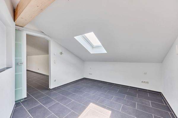 Schlafbereich mit Blick vom Bad