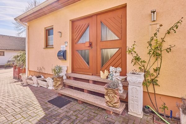 Haupteingang Haus mit Einliegerwohnung