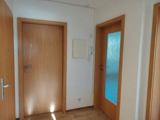 AO 3 1. OG rechts Blick links Küche, rechts Wohnzimmer