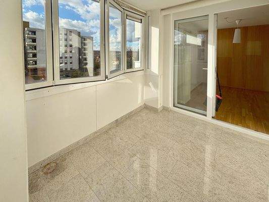 ... verglasten Balkon