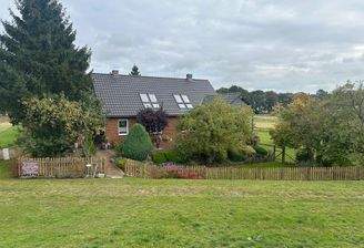 Wohnhaus vom Deich aus