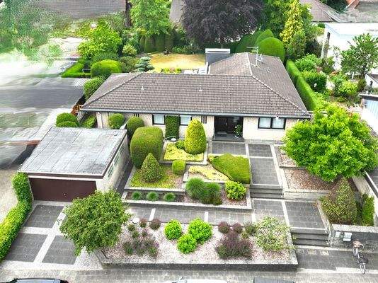 Die große Garage bietet Ihnen viel Platz.