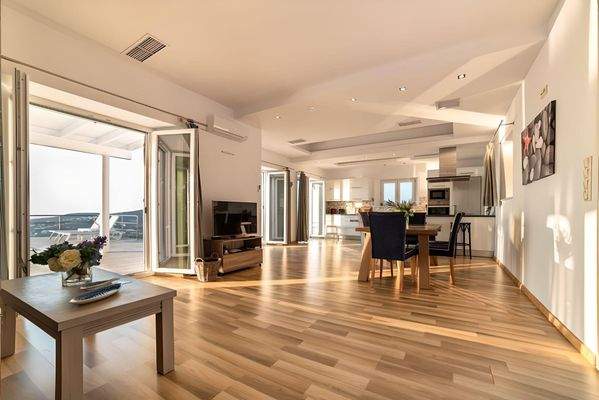 Elegante Villa mit atemberaubender Aussicht in Par