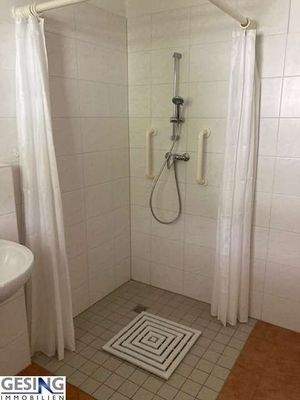 Wohnbeispiel Badezimmer mit Fenster