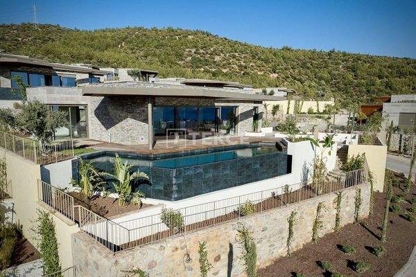 Detached Villas with Swimming Pools in Bodrum Center
