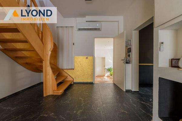 Flur mit Treppenhaus