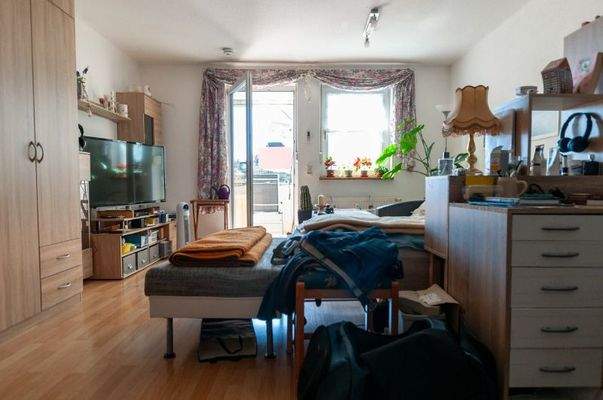 Wohnzimmer Blickrichtung Südbalkon