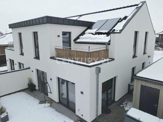 Immobilie mit Blick aus dem Garten