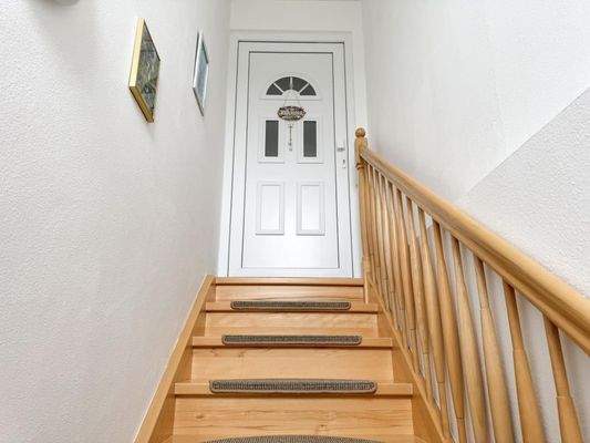 Obergeschoss Eingangstür Wohnung