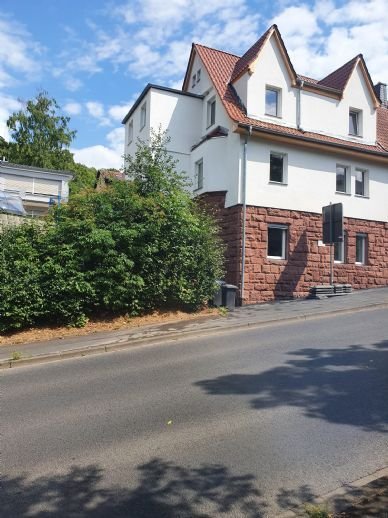 Provisionsfrei-Haus in Bad Kissingen mit 3 Geßosse. Die Wohnungen sind jede separat für sich. Eigene Zähler und eigener Zugang.