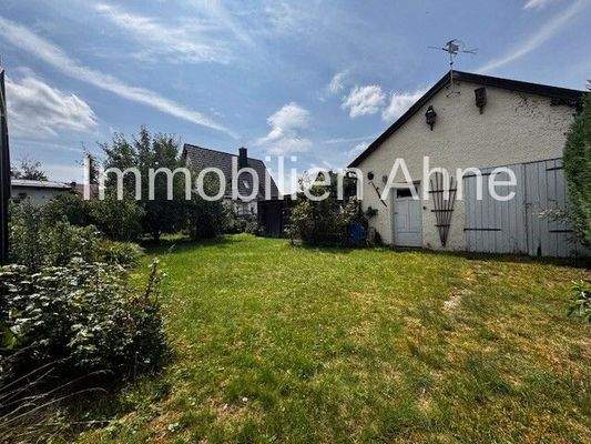 Garten mit Gartenhütte