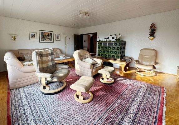 Wohnzimmer mit Kachelofen Bild 2
