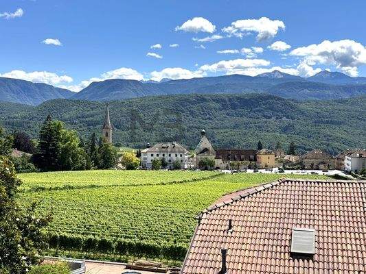Aussicht Richtung Ortskern von Kalern - vista direzione centro storico di Caldaro
