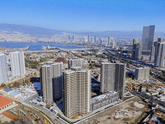 Sea-View Flats Near the Sea in a Complex in İzmir Konak