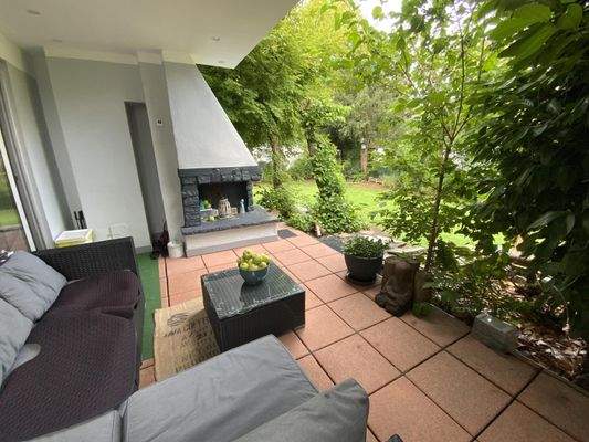 Terrasse mit Außenkamin