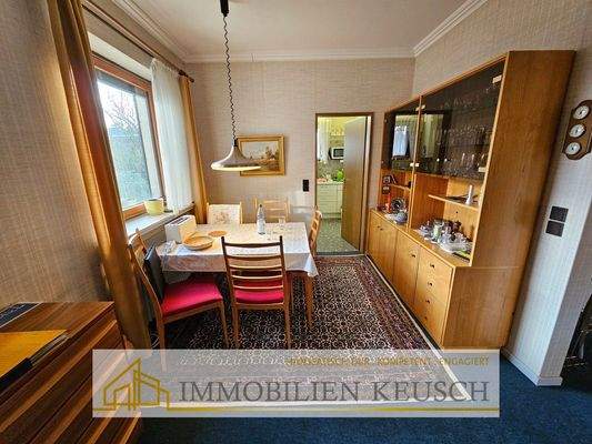 Esszimmer und Zugang Küche EG