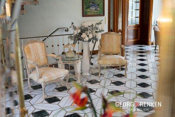 EFH Karlshöfen Stühle in der Diele EG