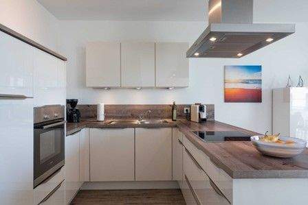 Offene Hochglanzküche.jpg