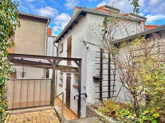 Blick vom Hinterhof Richtung Haus