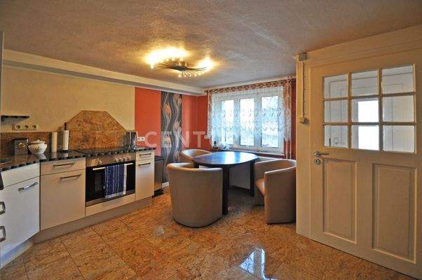 Esszimmer und Küche