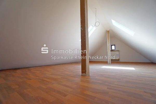 Geräumiges Dachgeschoss