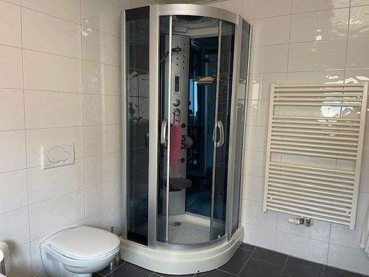 Dusche und Badewanne perfekt