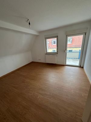 Wohnzimmer mit Balkon.jpg